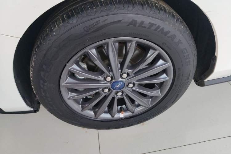 Used Ford Focus 2022 Sedan EcoBoost 180 Automatic Performance Edition Left Front Wheel Hub