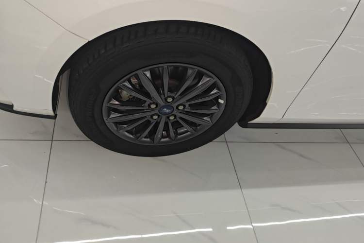 Used Ford Focus 2022 Sedan EcoBoost 180 Automatic Performance Edition Left Front Wheel Hub