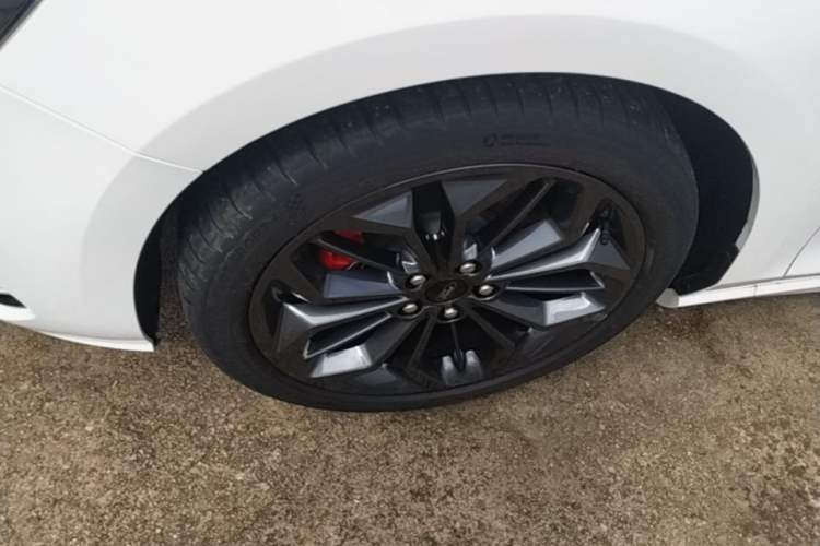 Used Ford Focus 2022 Sedan EcoBoost 180 Automatic ST Line Left Front Wheel Hub