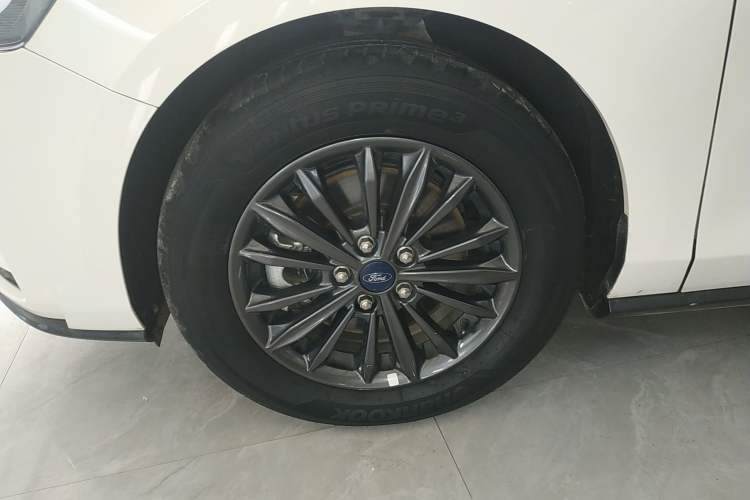 Used Ford Focus 2022 Sedan EcoBoost 180 Automatic Performance Edition Left Front Wheel Hub