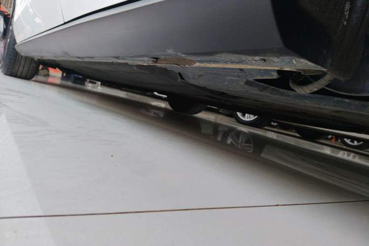 Used Ford Focus 2022 Sedan EcoBoost 180 Automatic Performance Edition Left Side Sill