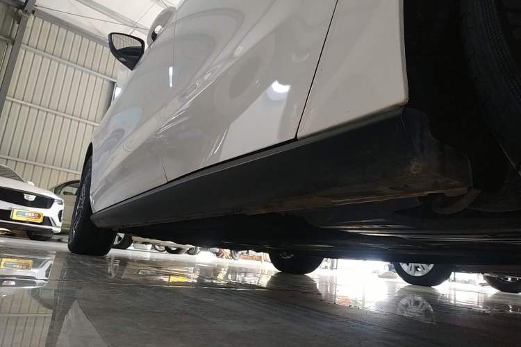 Used Ford Focus 2022 Sedan EcoBoost 180 Automatic Performance Edition Left Side Sill