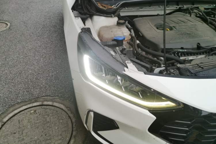 Used Ford Focus 2022 Sedan EcoBoost 180 Automatic Performance Edition Right Front Headlight