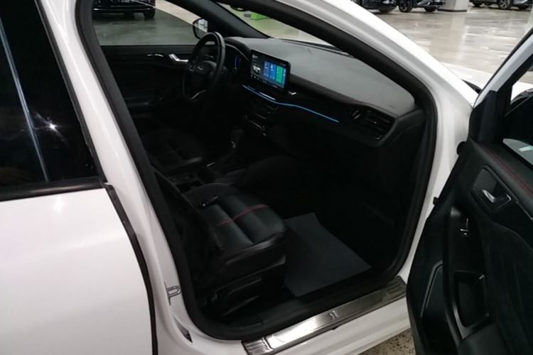 Used Ford Focus 2022 Hatchback EcoBoost 180 Automatic ST Line Right Front Seat