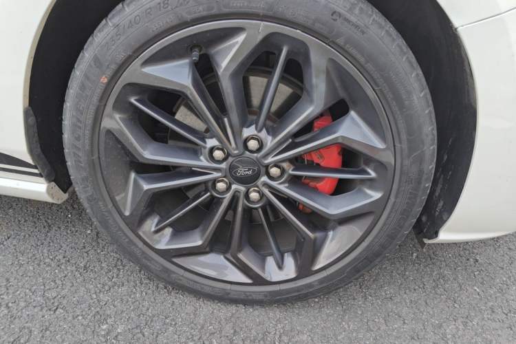 Used Ford Focus 2022 Sedan EcoBoost 180 Automatic ST Line Right Front Wheel Hub