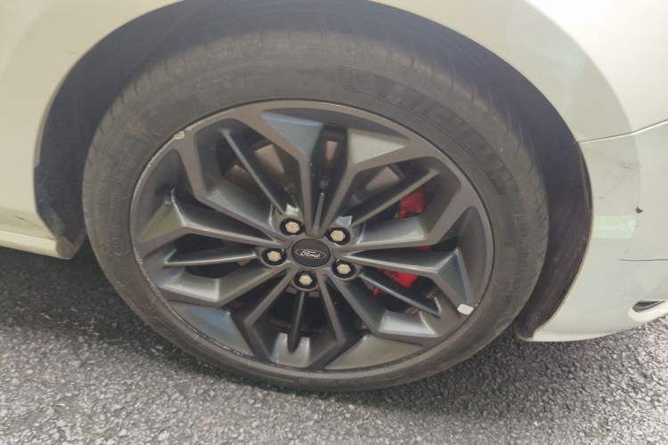 Used Ford Focus 2022 Sedan EcoBoost 180 Automatic ST Line Right Front Wheel Hub
