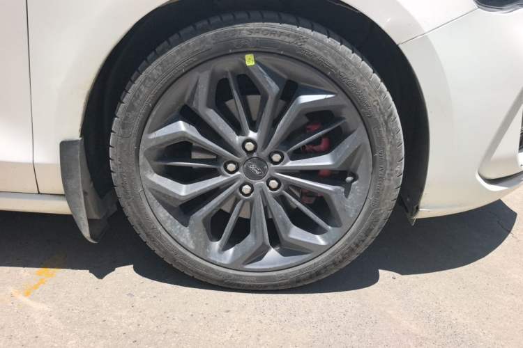 Used Ford Focus 2022 Sedan EcoBoost 180 Automatic ST Line Right Front Wheel Hub