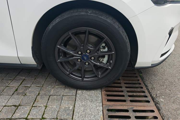 Used Ford Focus 2022 Hatchback EcoBoost 180 Automatic Performance Edition Right Front Wheel Hub