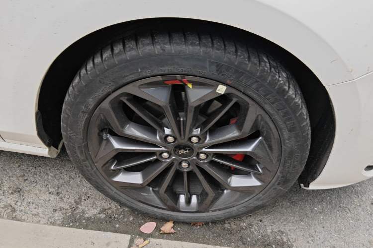 Used Ford Focus 2022 Sedan EcoBoost 180 Automatic ST Line Right Front Wheel Hub