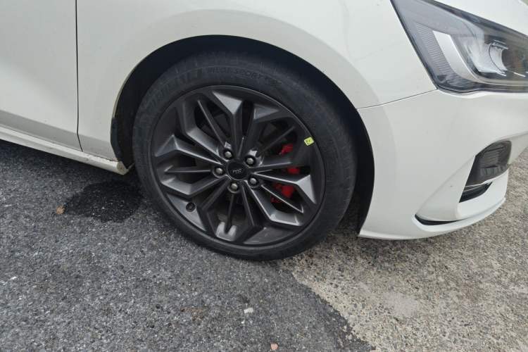 Used Ford Focus 2022 Hatchback EcoBoost 180 Automatic ST Line Right Front Wheel Hub