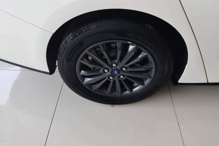 Used Ford Focus 2022 Sedan EcoBoost 180 Automatic Performance Edition Right Rear Wheel Hub