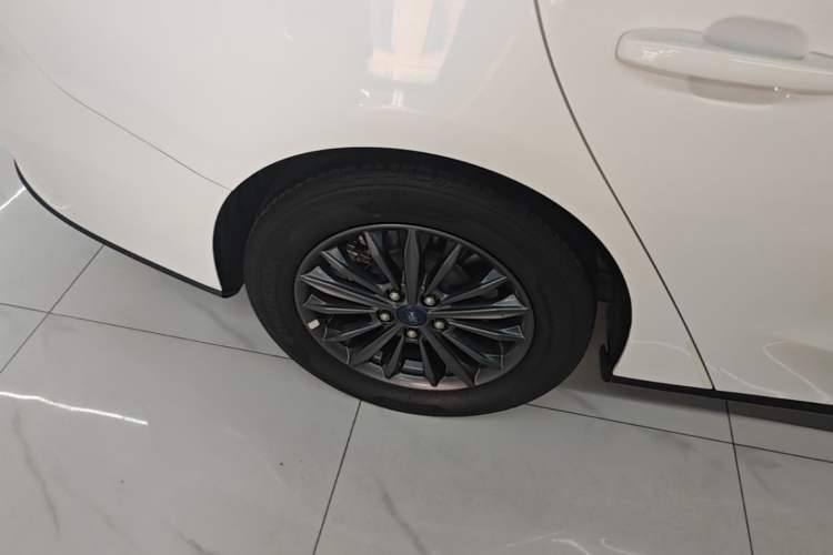 Used Ford Focus 2022 Sedan EcoBoost 180 Automatic Performance Edition Right Rear Wheel Hub