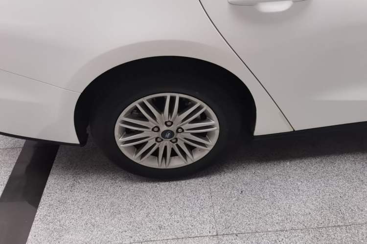 Used Ford Focus 2022 Sedan EcoBoost 180 Automatic Performance Edition Right Rear Wheel Hub