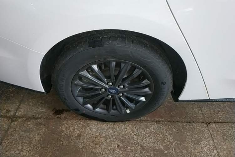 Used Ford Focus 2022 Sedan EcoBoost 180 Automatic Performance Edition Right Rear Wheel Hub