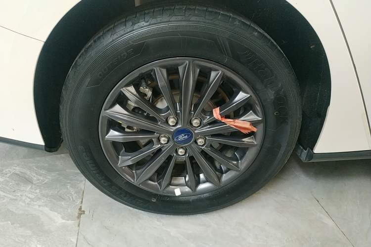 Used Ford Focus 2022 Sedan EcoBoost 180 Automatic Performance Edition Right Rear Wheel Hub