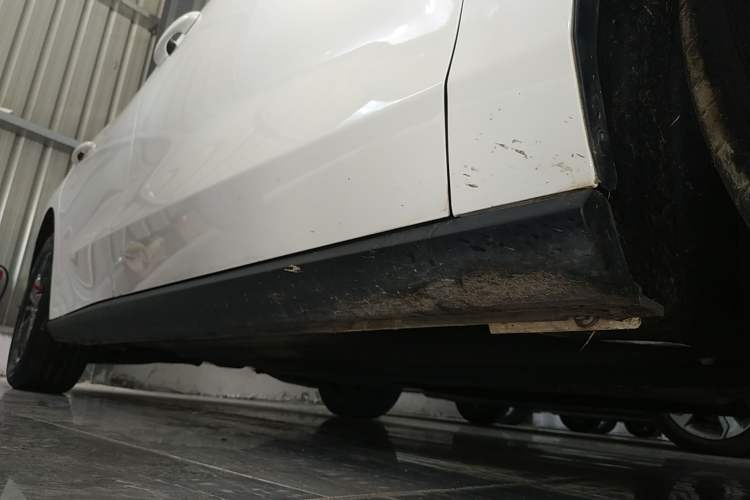 Used Ford Focus 2022 Sedan EcoBoost 180 Automatic Performance Edition Right Side Sill