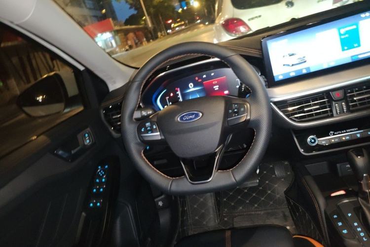 Used Ford Focus 2022 Hatchback EcoBoost 180 Automatic Performance Edition Steering Wheel