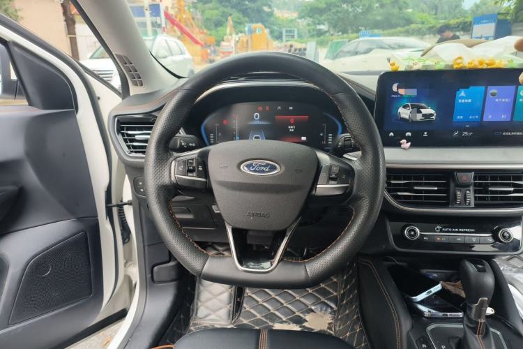 Used Ford Focus 2022 Sedan EcoBoost 180 Automatic Performance Edition Steering Wheel