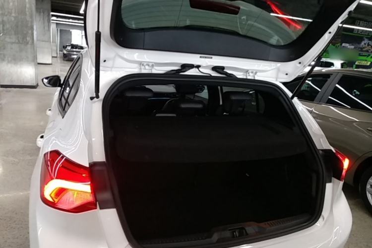 Used Ford Focus 2022 Hatchback EcoBoost 180 Automatic ST Line Trunk