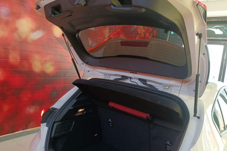 Used Ford Focus 2022 Hatchback EcoBoost 180 Automatic ST Line Trunk