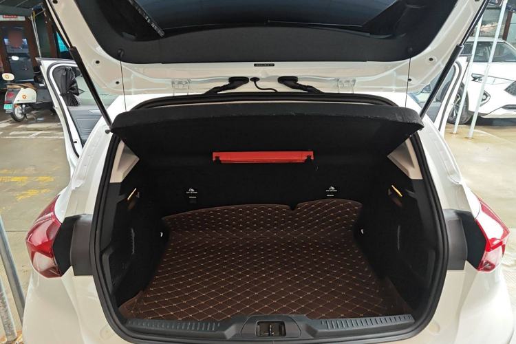Used Ford Focus 2022 Hatchback EcoBoost 180 Automatic Performance Edition Trunk