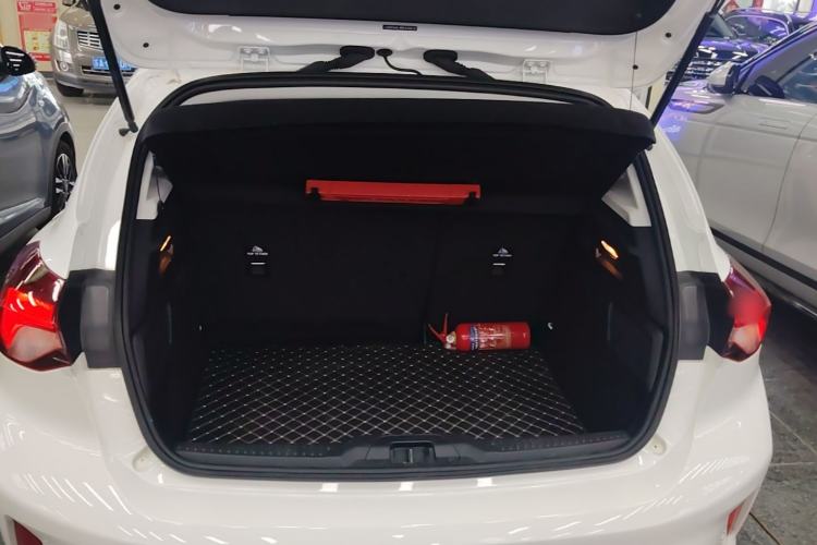 Used Ford Focus 2022 Hatchback EcoBoost 180 Automatic Performance Edition Trunk