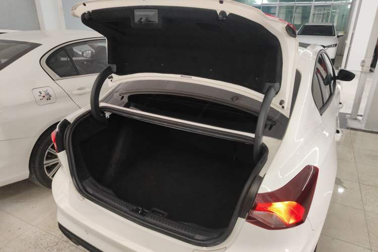 Used Ford Focus 2022 Sedan EcoBoost 180 Automatic Performance Edition Trunk