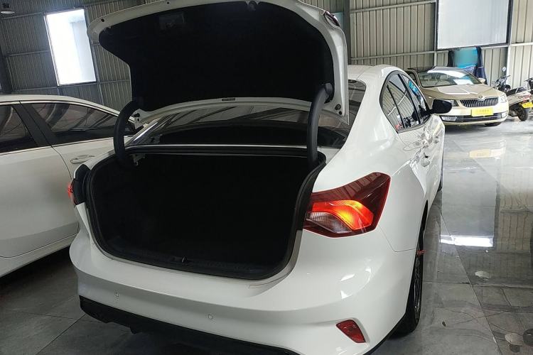 Used Ford Focus 2022 Sedan EcoBoost 180 Automatic Performance Edition Trunk