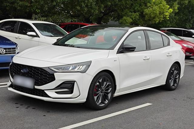 Ford Focus 2022 Sedan EcoBoost 180 Automatic ST Line d’occasion