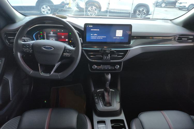 Used Ford Focus 2022 Sedan EcoBoost 180 Automatic ST Line Center Console