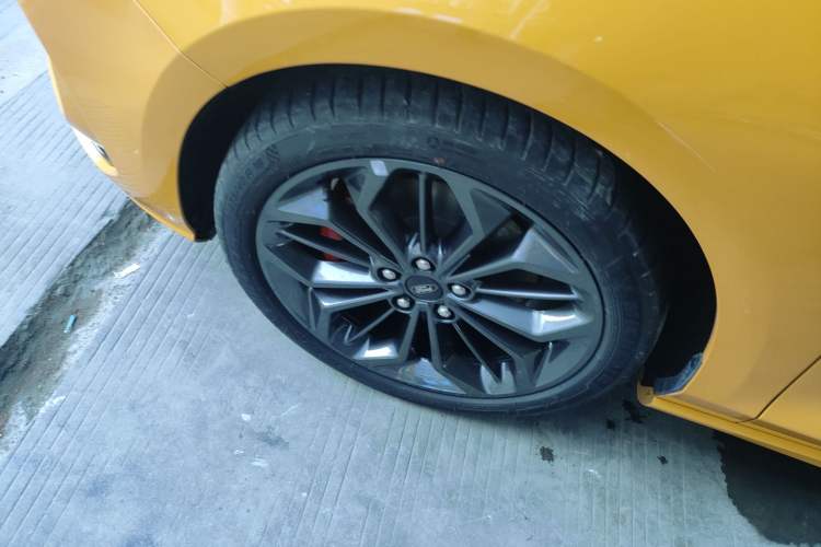 Used Ford Focus 2022 Sedan EcoBoost 180 Automatic ST Line Exterior 4