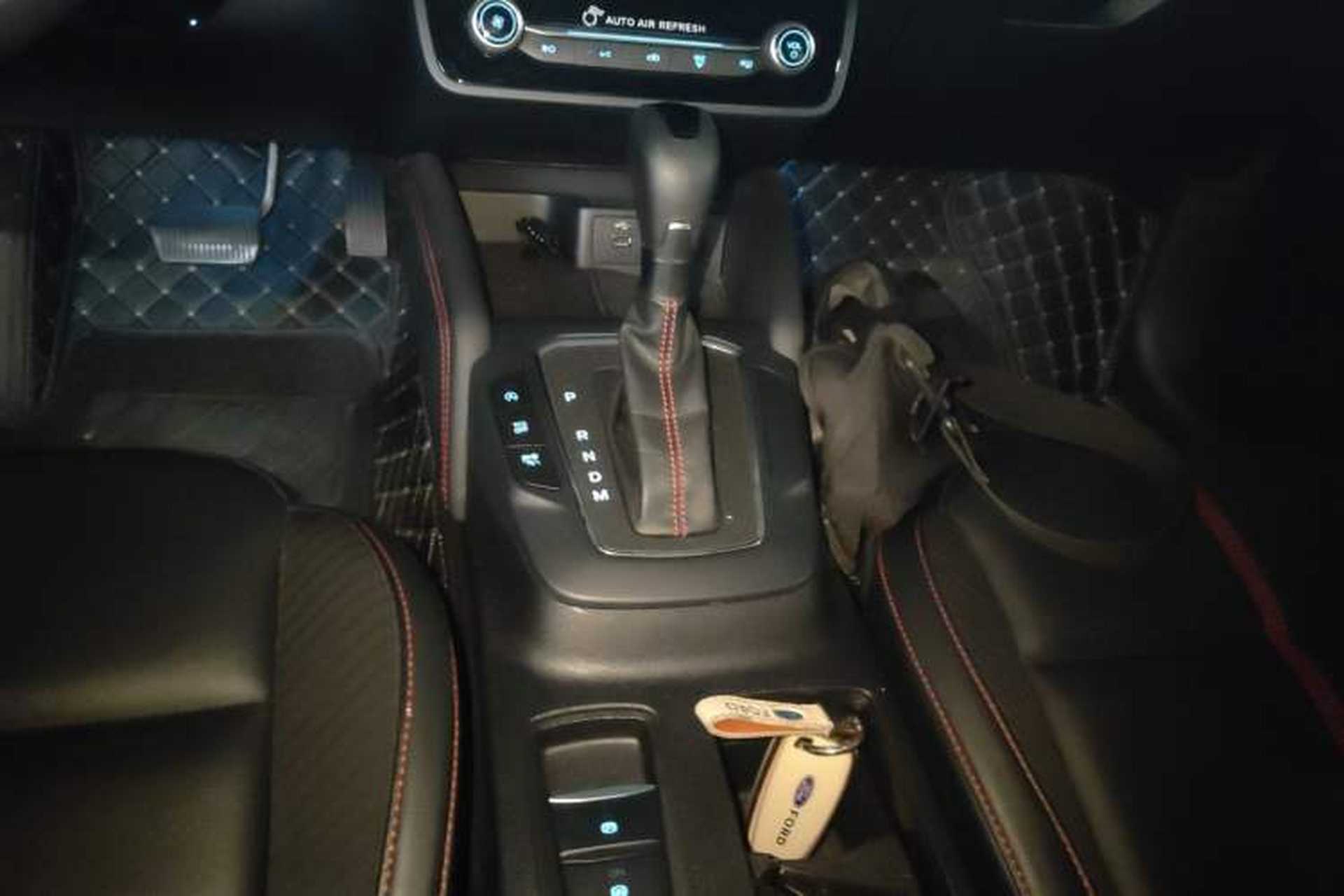 Used Ford Focus 2022 Sedan EcoBoost 180 Automatic ST Line Gear Lever