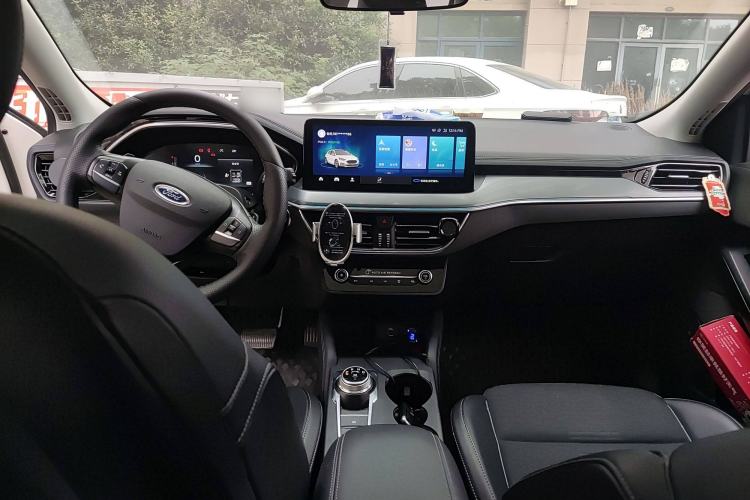 Used Ford Focus Active 2021 EcoBoost 180 Automatic Trendy Model Center Console