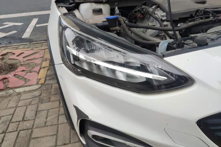 Used Ford Focus Active 2021 EcoBoost 180 Automatic Trendy Model Right Front Headlight
