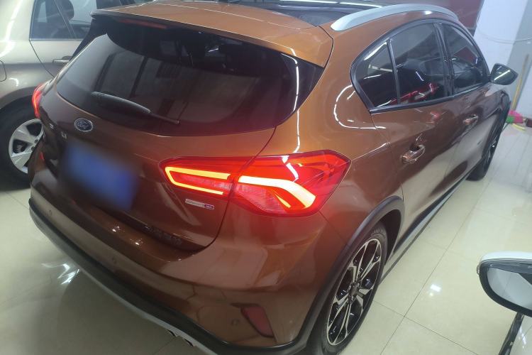 Used Ford Focus Active 2020 EcoBoost 180 Automatic Titanium Edition Exterior 4