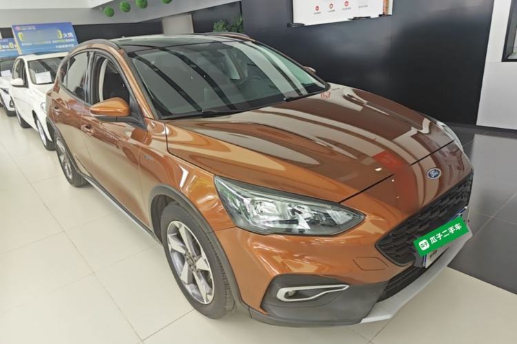 Used Ford Focus Active 2020 EcoBoost 180 Automatic Trendy Model Front Right 45 Deg