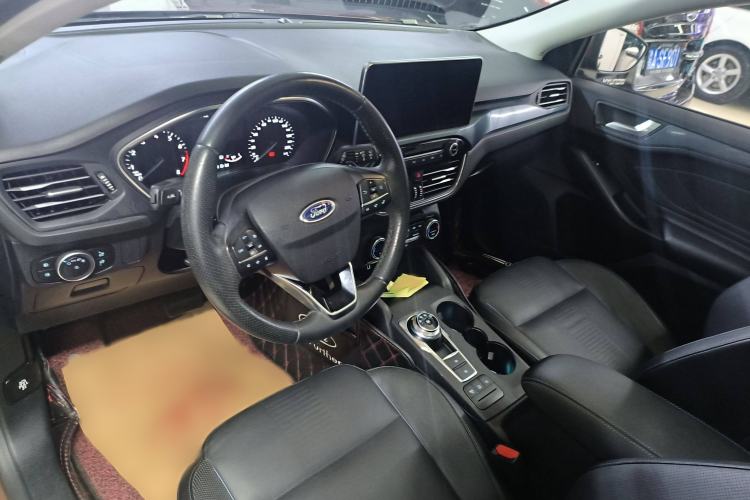 Used Ford Focus Active 2020 EcoBoost 180 Automatic Titanium Edition Interior 1