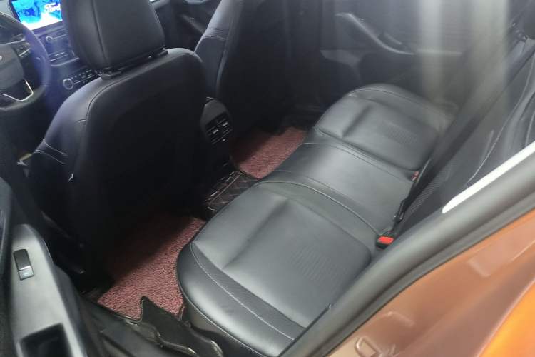 Used Ford Focus Active 2020 EcoBoost 180 Automatic Titanium Edition Interior 5
