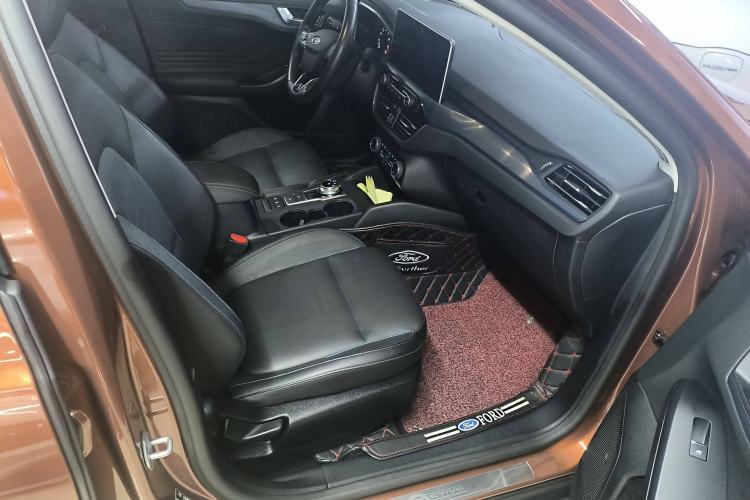 Used Ford Focus Active 2020 EcoBoost 180 Automatic Titanium Edition Interior 7