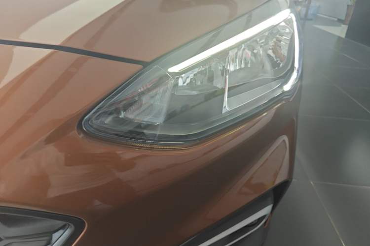 Used Ford Focus Active 2020 EcoBoost 180 Automatic Trendy Model Left Front Headlight