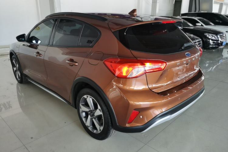 Used Ford Focus Active 2020 EcoBoost 180 Automatic Trendy Model Exterior 2