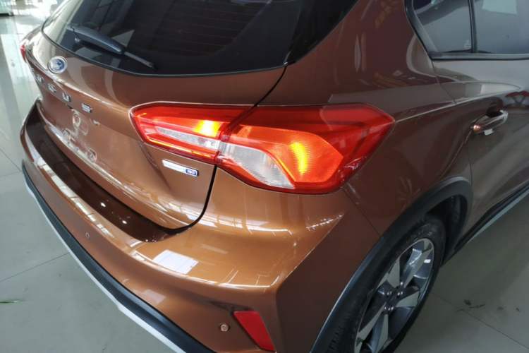 Used Ford Focus Active 2020 EcoBoost 180 Automatic Trendy Model Exterior 3