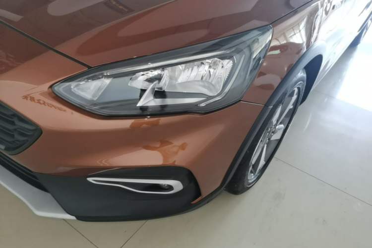 Used Ford Focus Active 2020 EcoBoost 180 Automatic Trendy Model Left Front Headlight