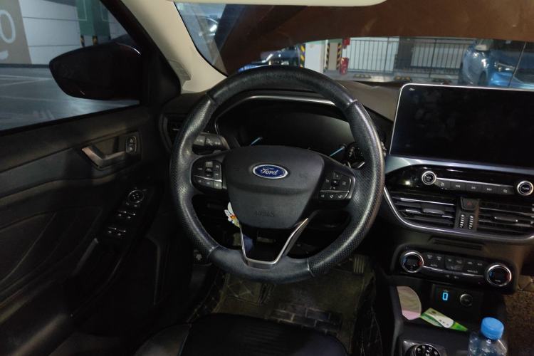 Used Ford Focus Active 2020 EcoBoost 180 Automatic Titanium Edition Steering Wheel