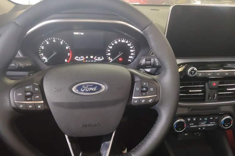 Used Ford Focus Active 2020 EcoBoost 180 Automatic Titanium Edition Center Console