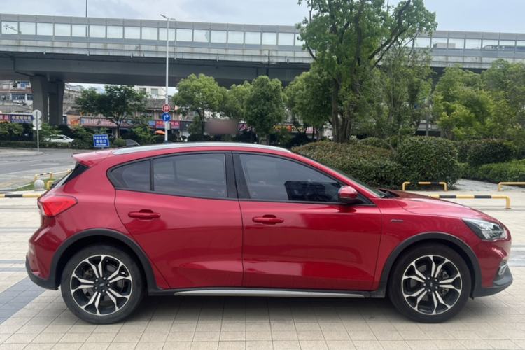 Used Ford Focus Active 2020 EcoBoost 180 Automatic Titanium Edition Exterior 1