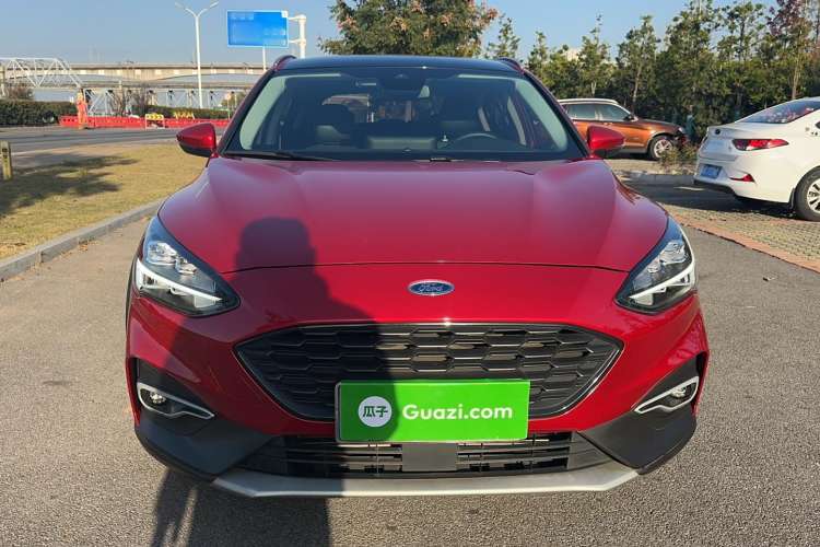 Used Ford Focus Active 2020 EcoBoost 180 Automatic Titanium Edition Exterior 2