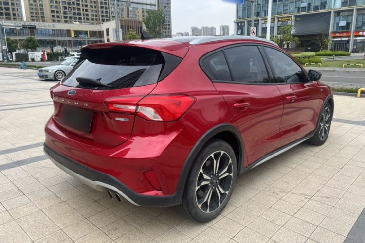 Used Ford Focus Active 2020 EcoBoost 180 Automatic Titanium Edition Exterior 3
