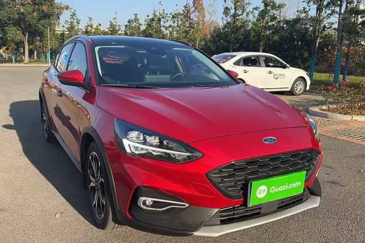 Used Ford Focus Active 2020 EcoBoost 180 Automatic Titanium Edition Exterior 3
