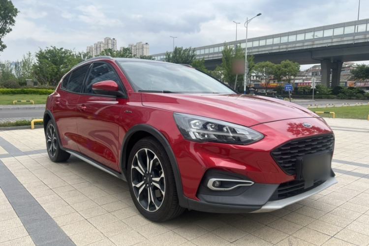Used Ford Focus Active 2020 EcoBoost 180 Automatic Titanium Edition Exterior 5